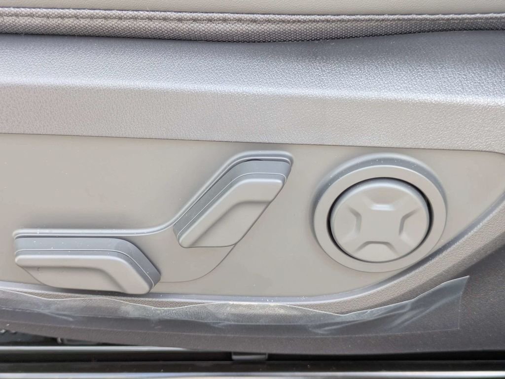 New 2027 Snow White Pearl Kia EX image 21