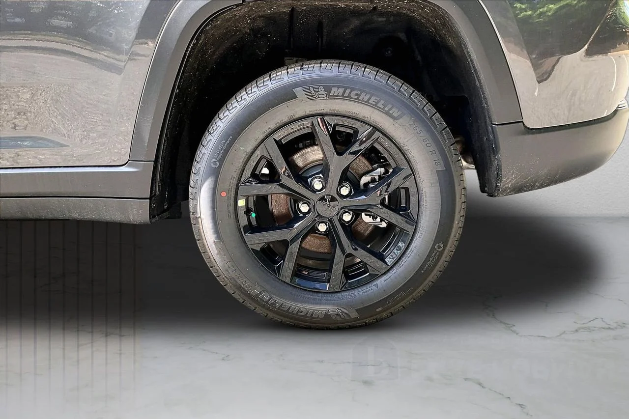 New 2026 Baltic Gray Metallic Clear-Coat Exterior Paint Jeep Altitude image 33
