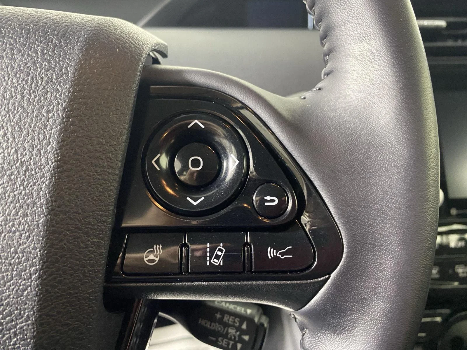 Used 2022 Magnetic Gray Metallic Toyota XLE AWD-e image 18