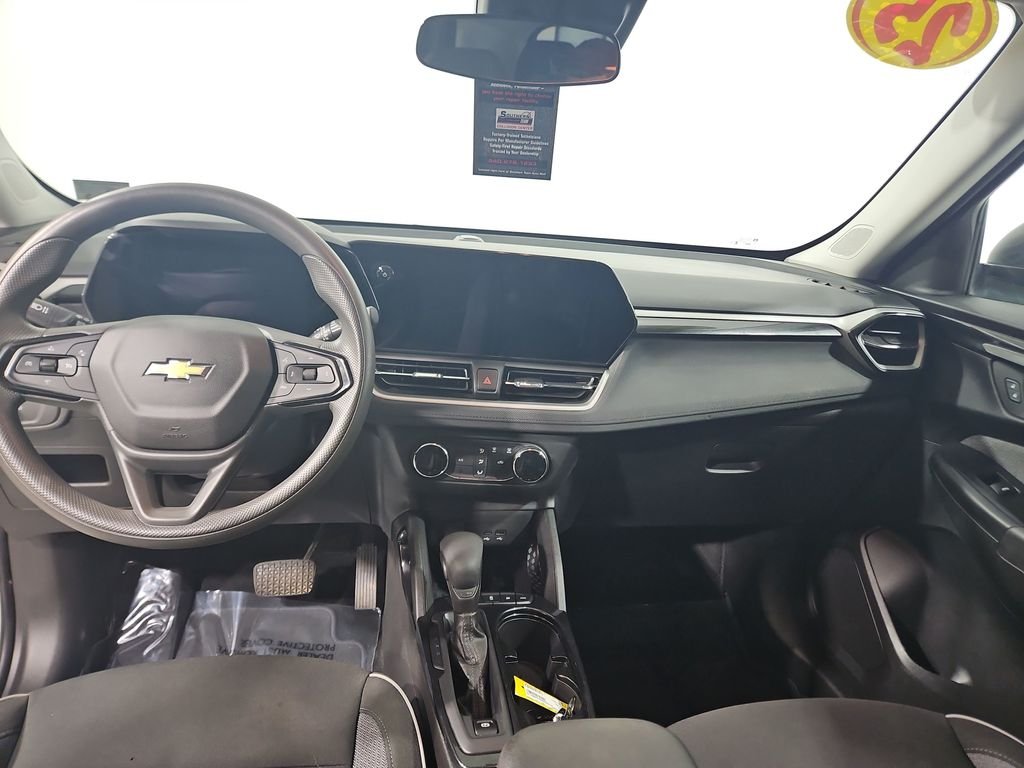 Used 2025 Green Chevrolet LS image 13