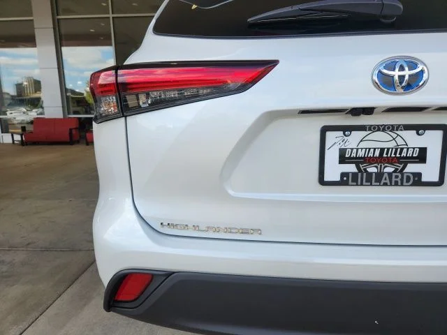 Used 2023 Beige Toyota Bronze Edition image 13