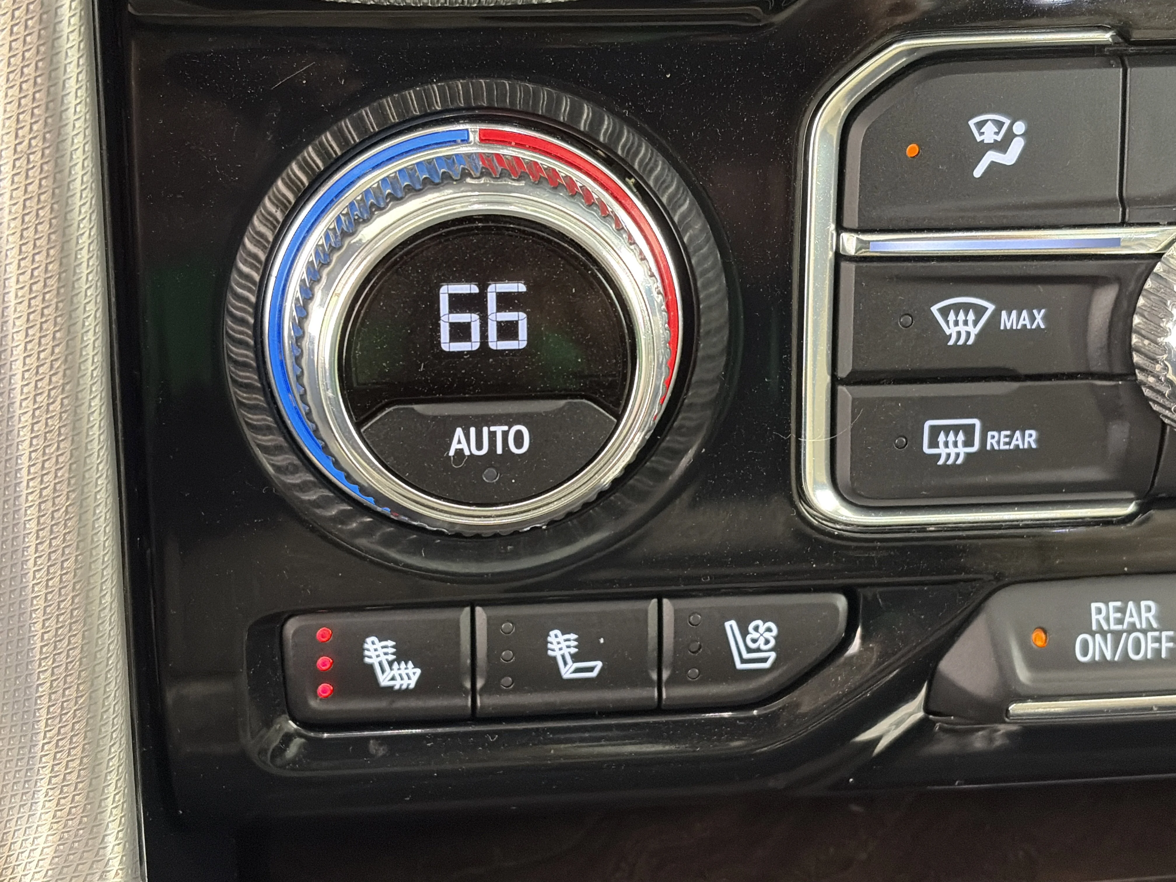 2024 GMC Yukon XL Denali - Photo 30