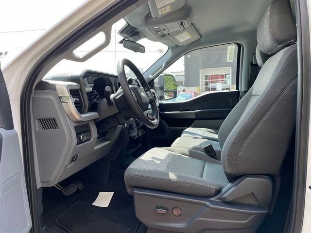 New 2026 Oxford White Ford F-250® XLT image 15