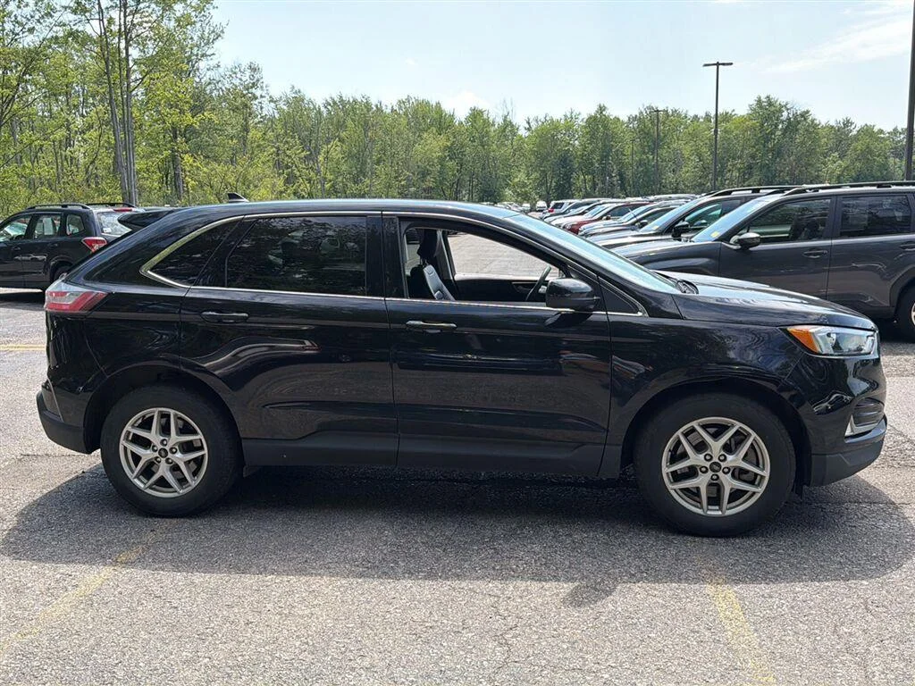 Used 2024 Agate Black Ford SEL image 7