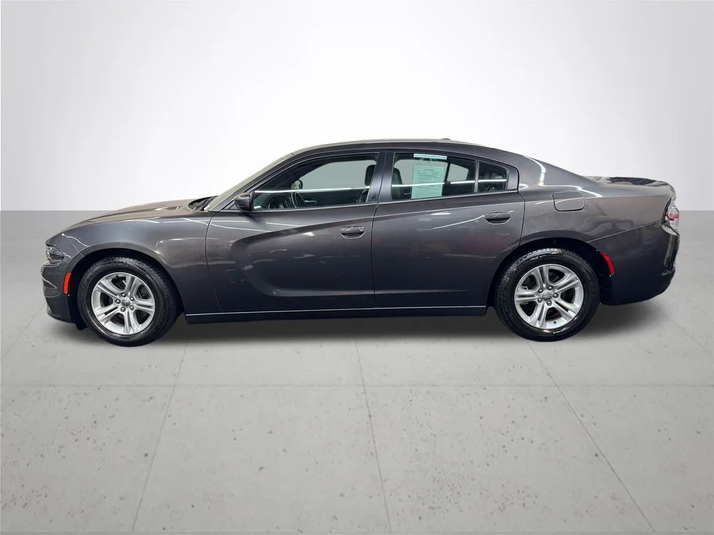 Used 2021 Gray Dodge SXT image 3