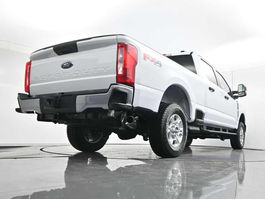 New 2026 Oxford White Ford F-250® XLT image 46