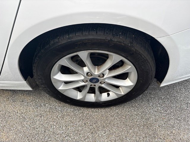 Used 2020 White Ford SE image 9