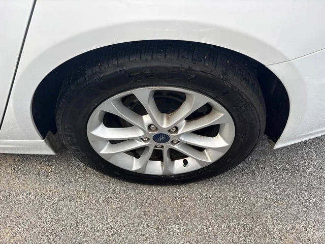 Used 2020 White Ford SE image 9