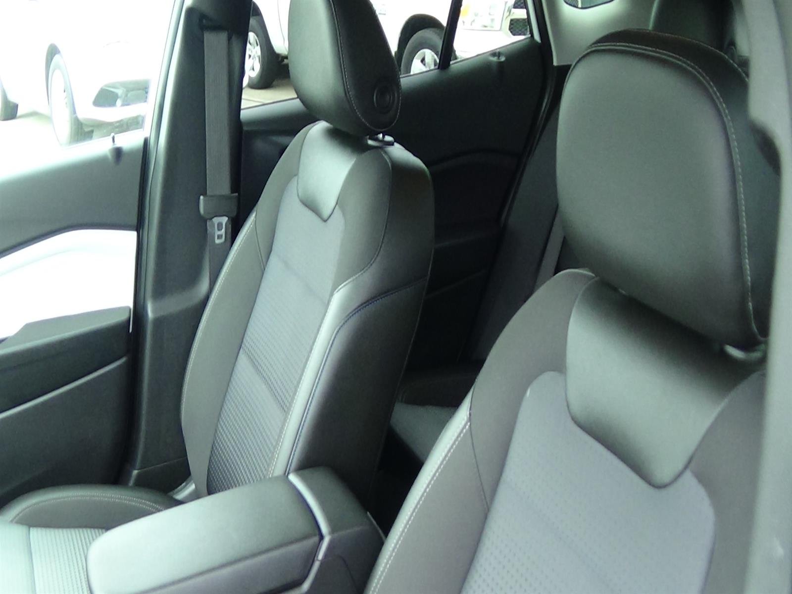 Used 2025 Summit White (gaz) Chevrolet LT image 17