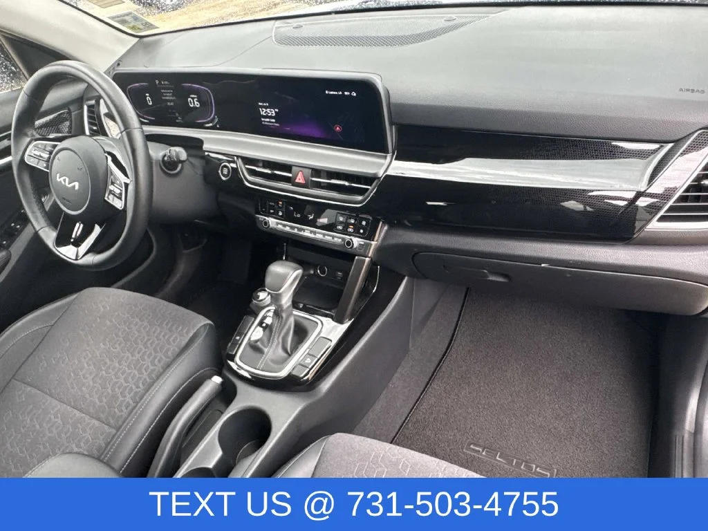 Used 2025 White Kia S image 24