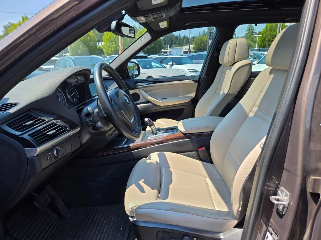 Used 2013 Bronze Metallic BMW xDrive50i image 22