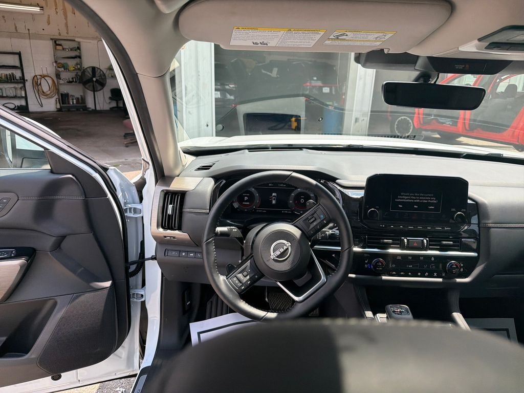 Used 2025 White Nissan Platinum image 16