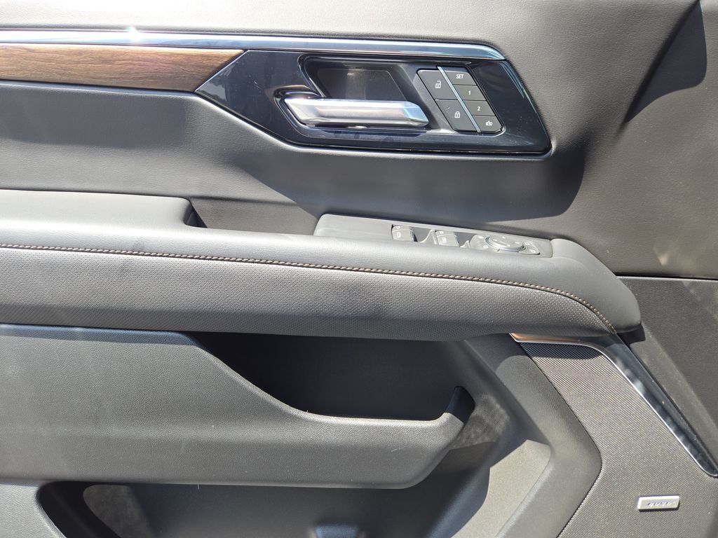 Used 2025 Black Chevrolet High Country image 24