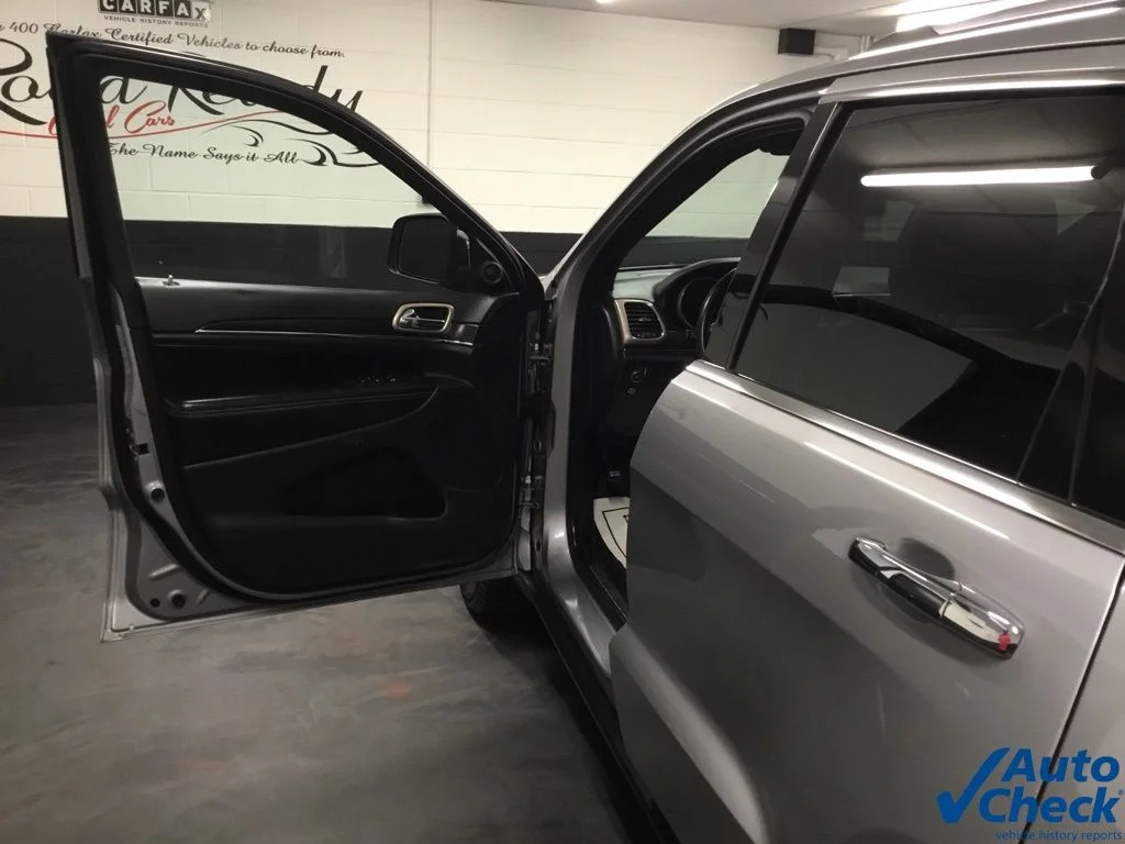 Used 2016 Silver Jeep Limited image 21