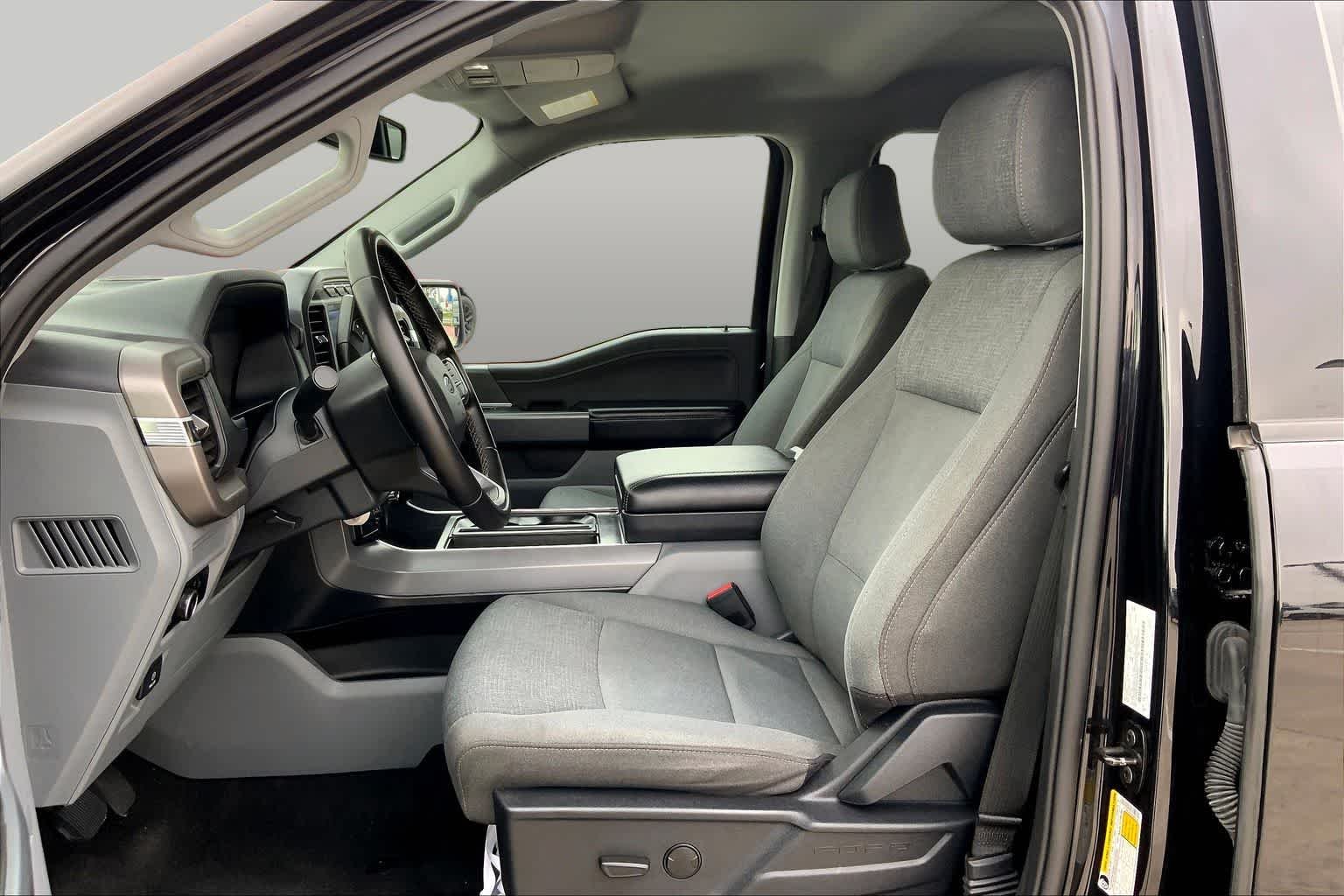 Used 2024 Agate Black Metallic Ford XLT image 13