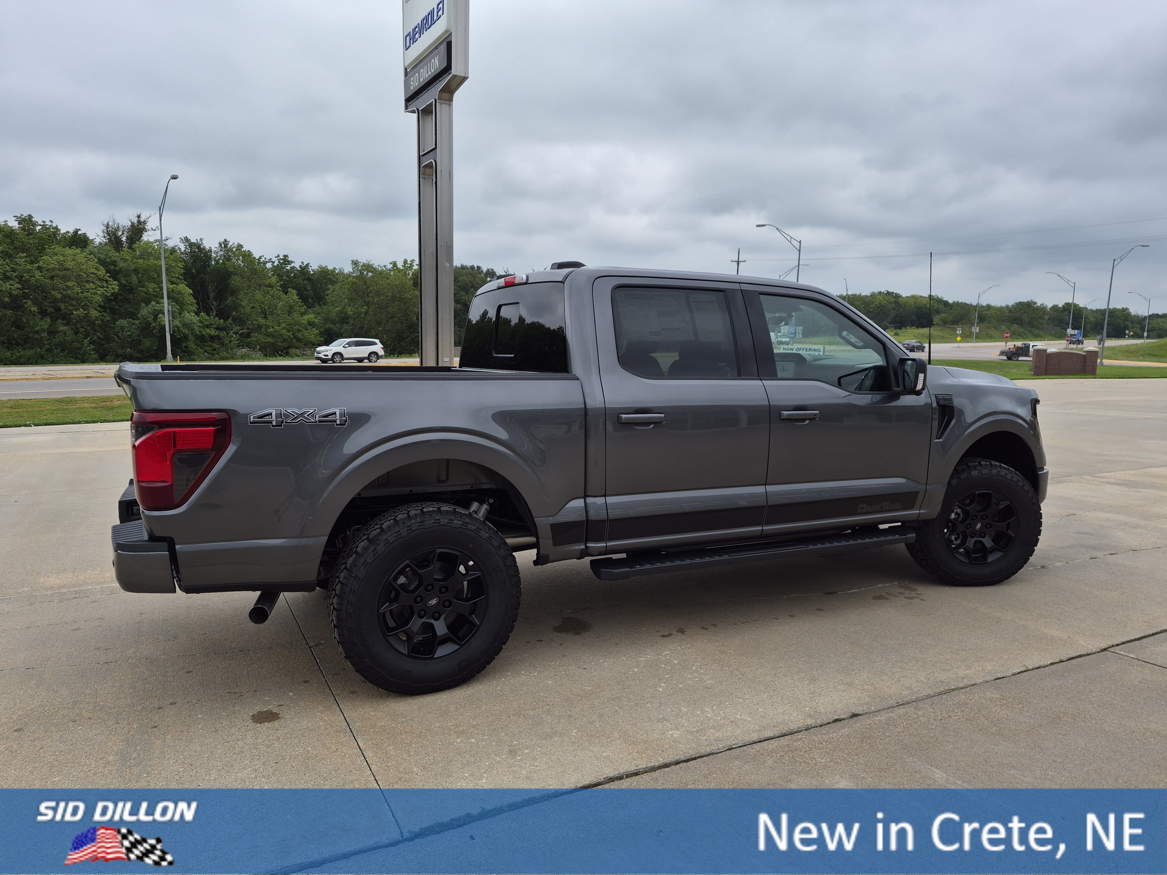 New 2026 Carbonized Gray Metallic Ford XLT image 13