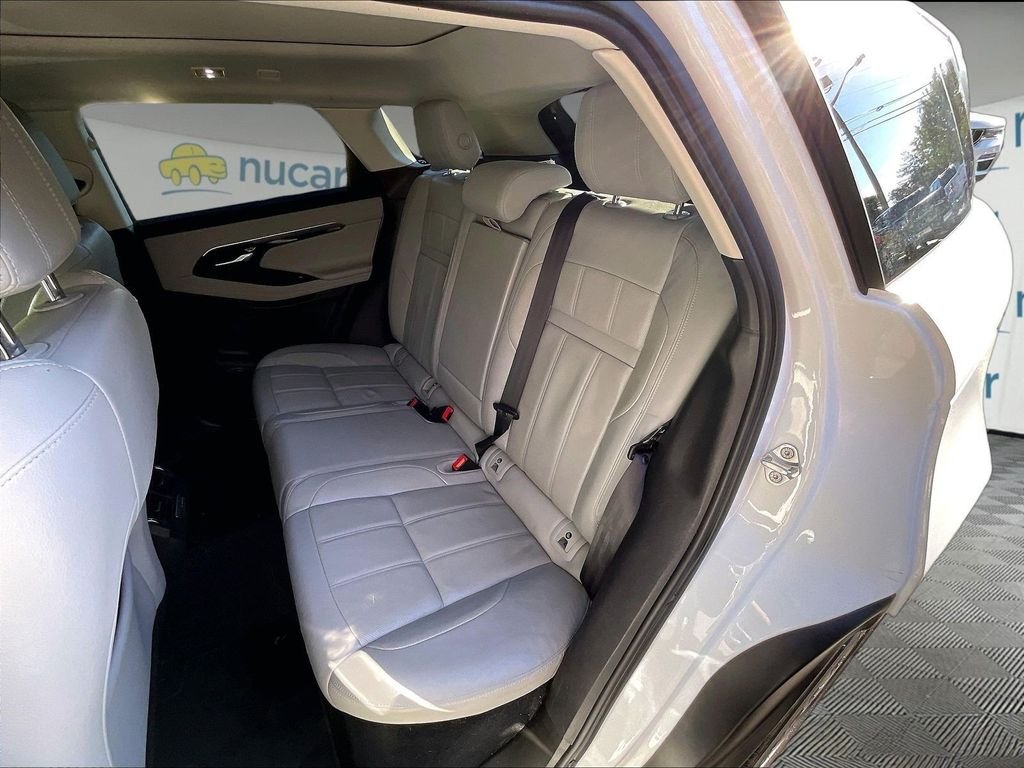 Used 2020 White Land Rover SE image 25