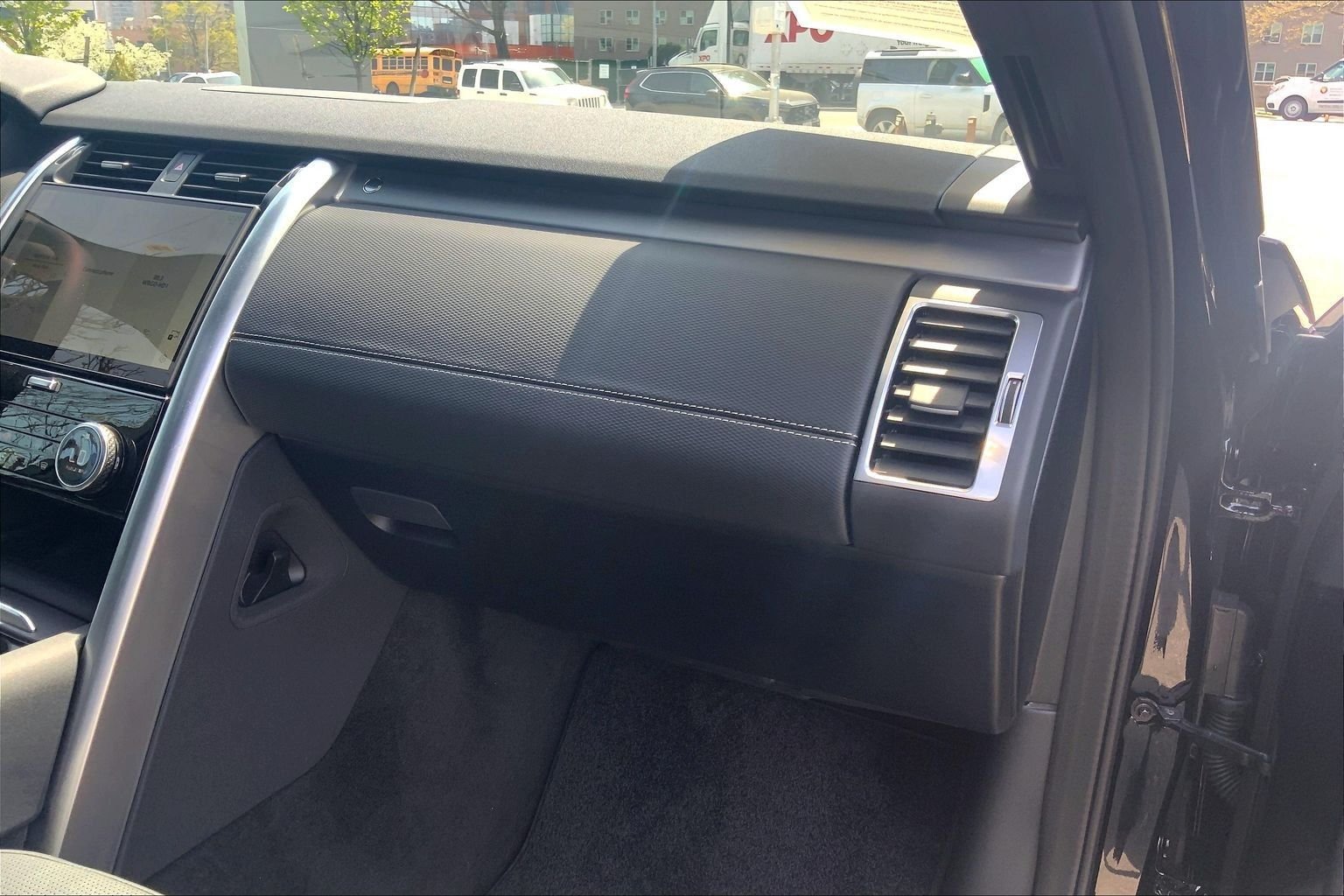 Certified Used 2025 Santorini Black Metallic Land Rover Dynamic SE image 18