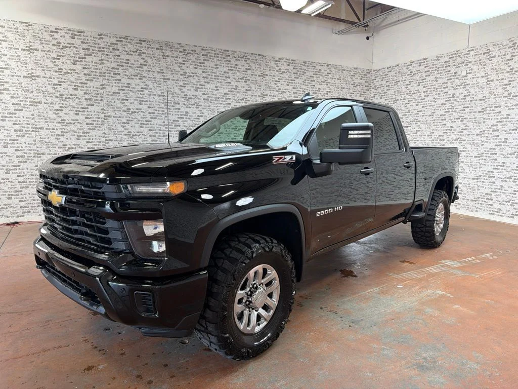 Used 2025 Black Chevrolet Custom image 3