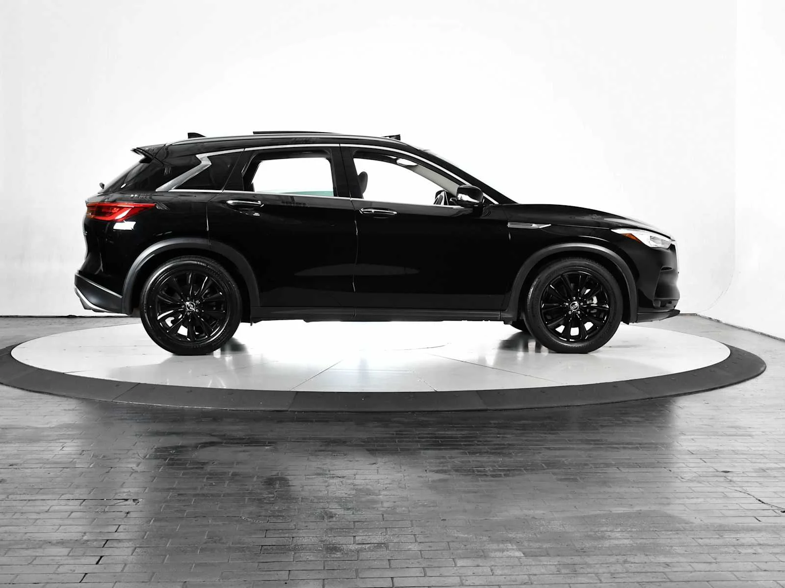 Used 2019 Black Obsidian INFINITI ESSENTIAL image 6