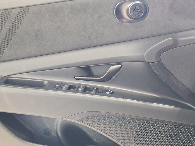 2026 Hyundai Elantra N - Photo 18
