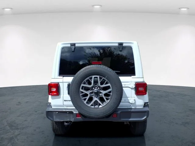 Used 2025 White Jeep Sahara image 13