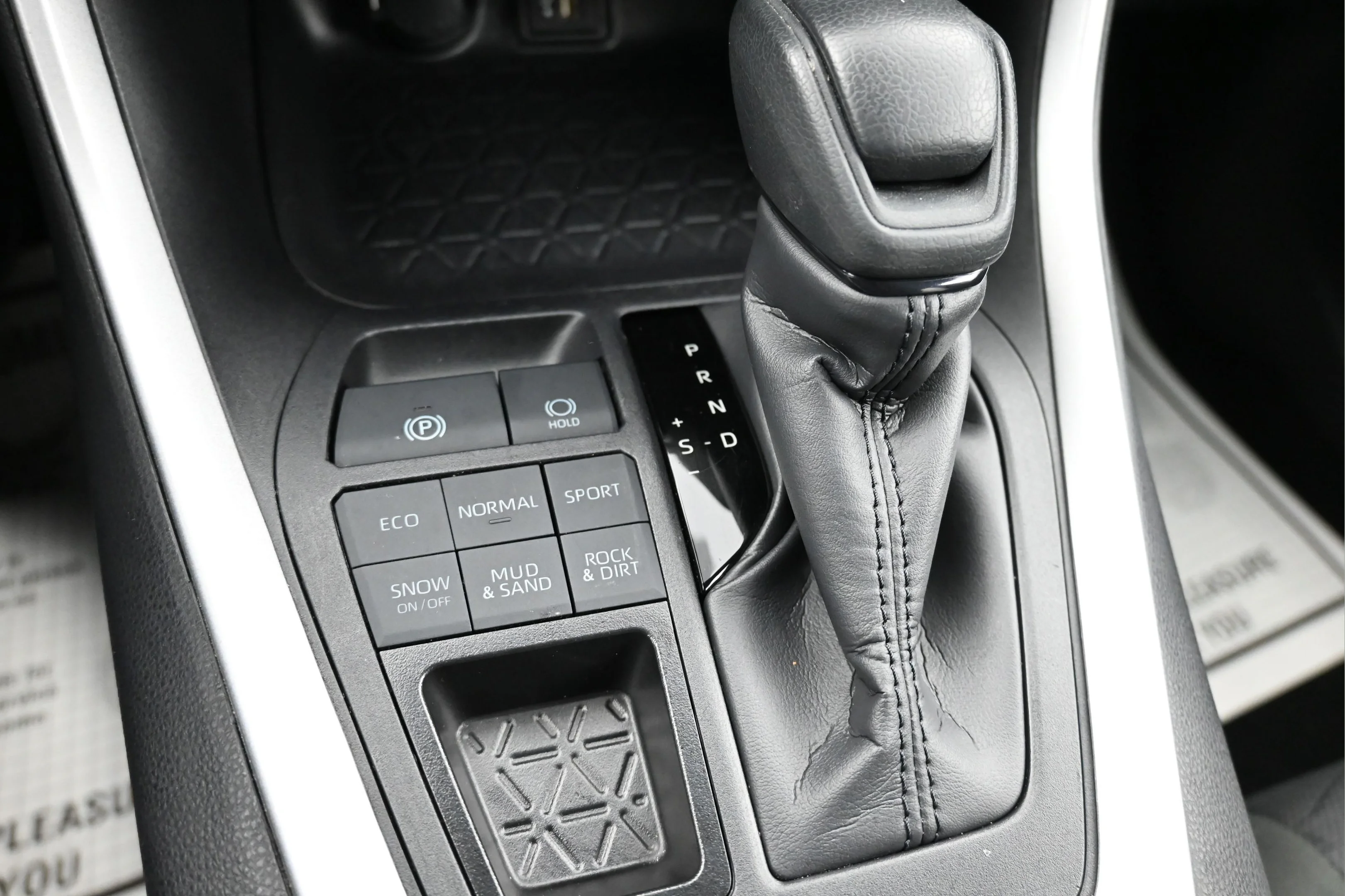 Used 2025 White Toyota XLE image 10