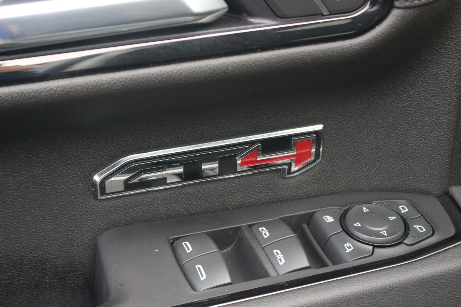 Used 2025 Sterling Metallic GMC AT4 image 16