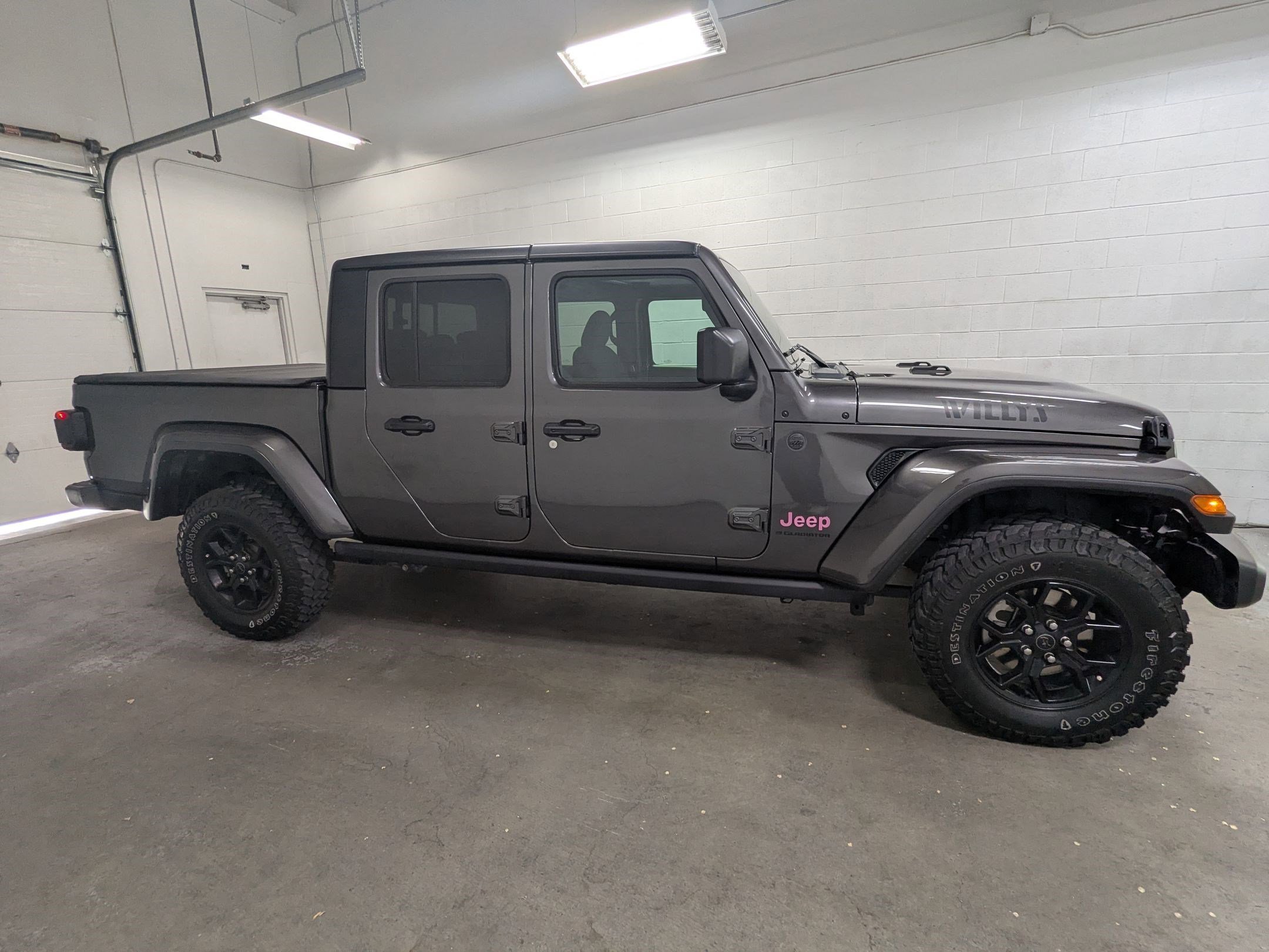 Used 2024 Granite Crystal Metallic Clearcoat Jeep Willys image 3