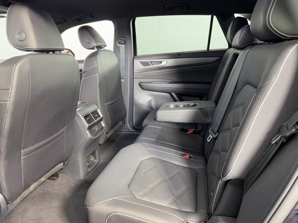 2025 Volkswagen Atlas Cross Sport SE w/Tech - Photo 24