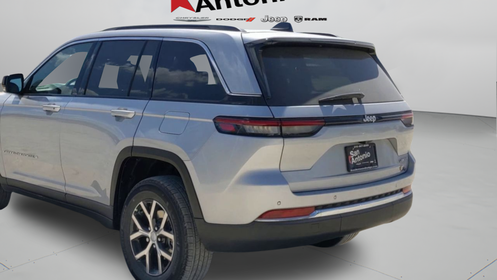 New 2025 Silver Zynith Exterior Paint Jeep Limited image 39