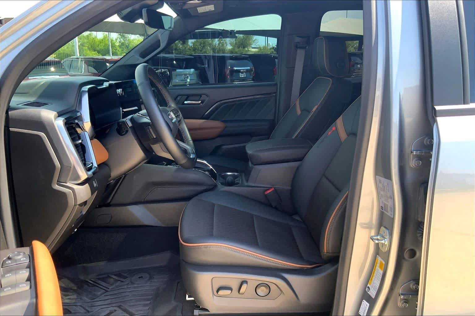 Used 2025 Sterling Metallic GMC 4WD AT4 image 8