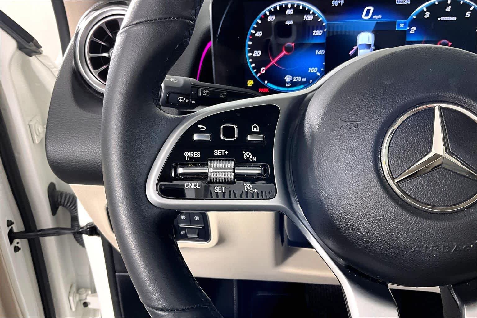 Used 2022 Polar White Mercedes-Benz GLB 250 image 22