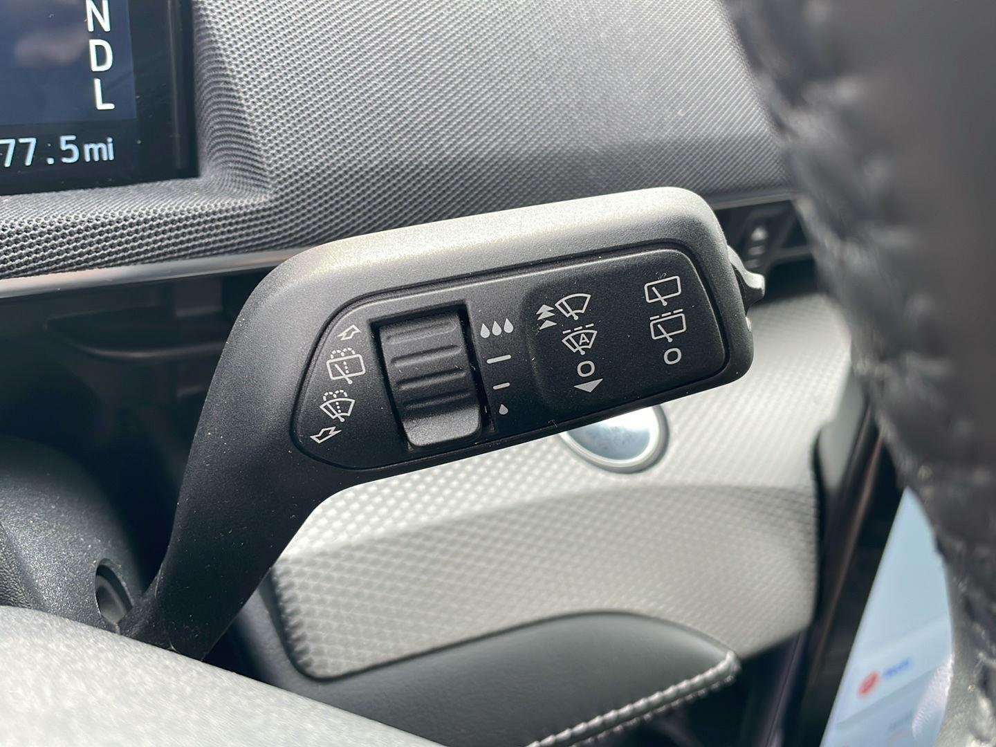 Used 2023 Star White Ford Select image 18