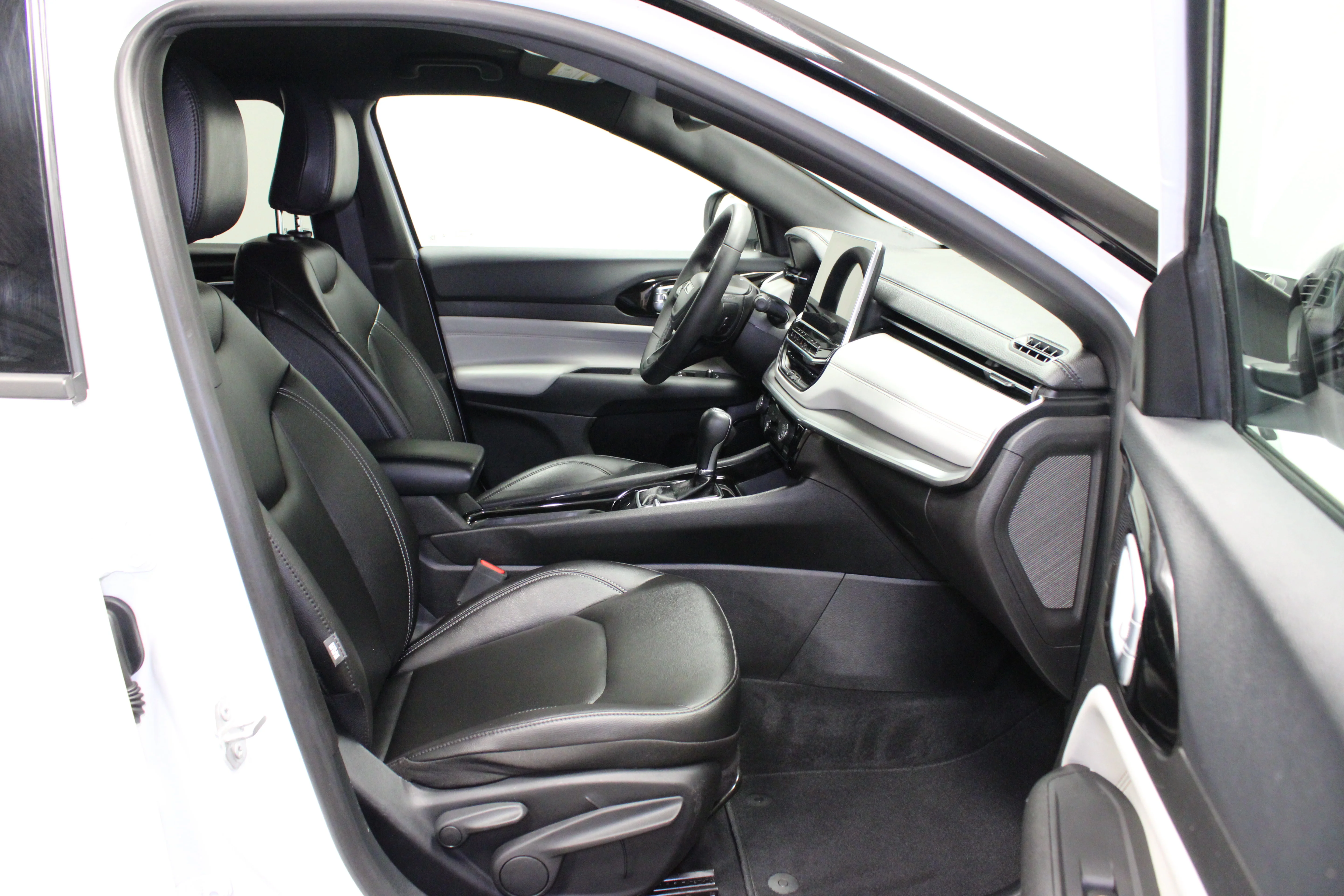 Used 2025 Bright White Clearcoat Jeep Limited image 13