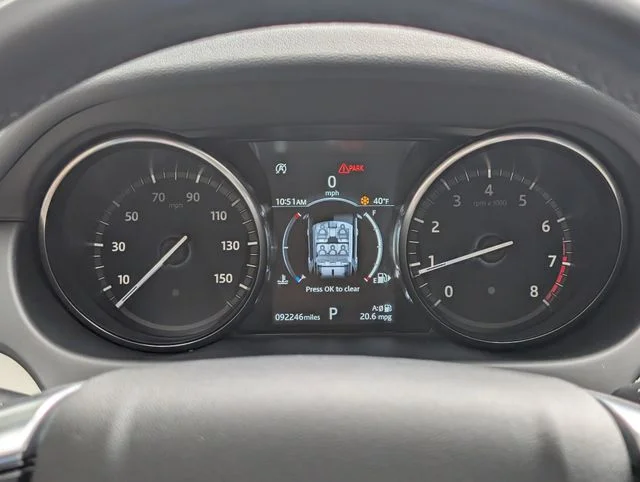 Used 2019 Fuji White Land Rover SE image 14