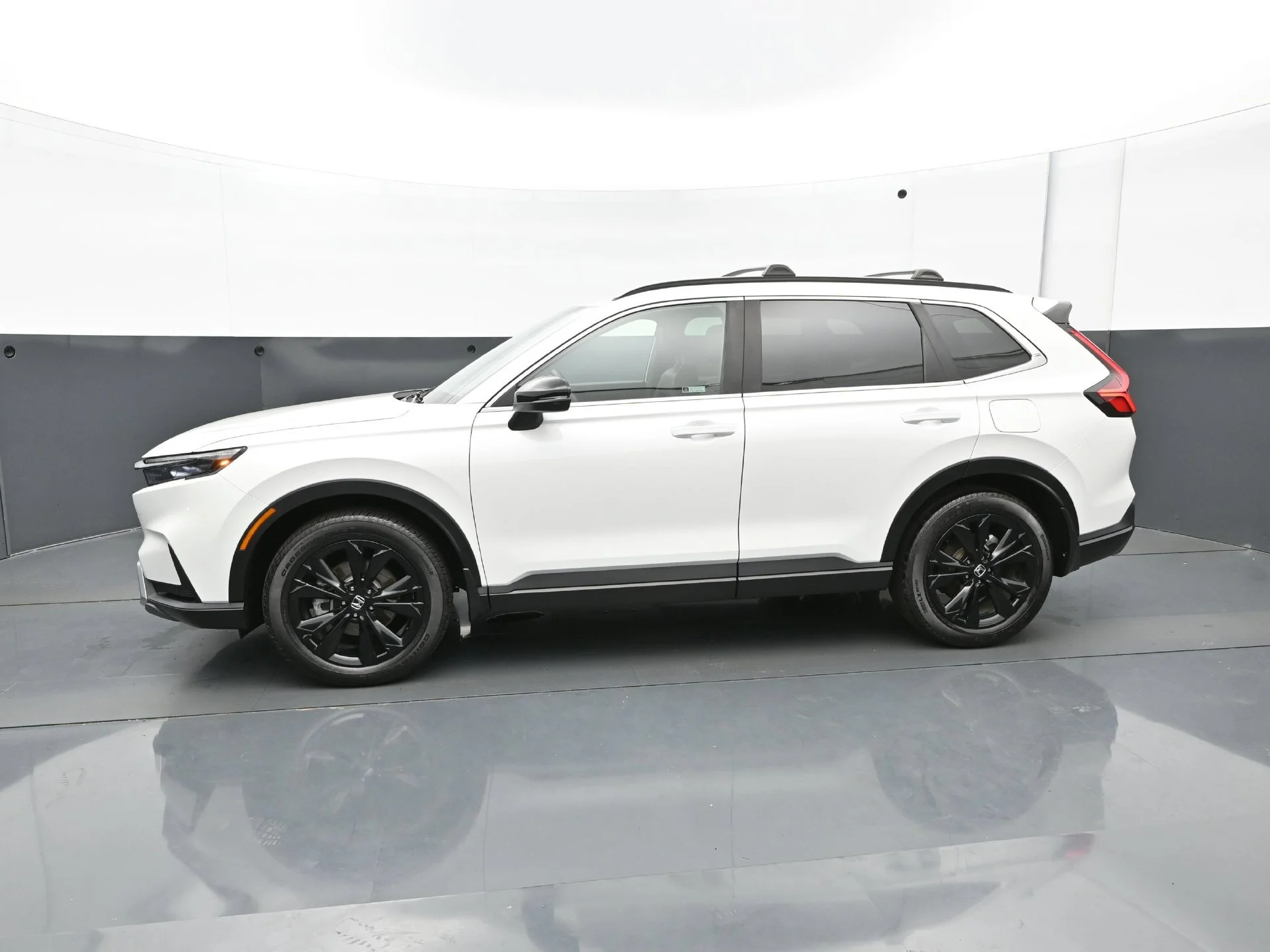 Used 2024  Honda 5D WAGON HYBRID SPORT TOURING AWD image 3
