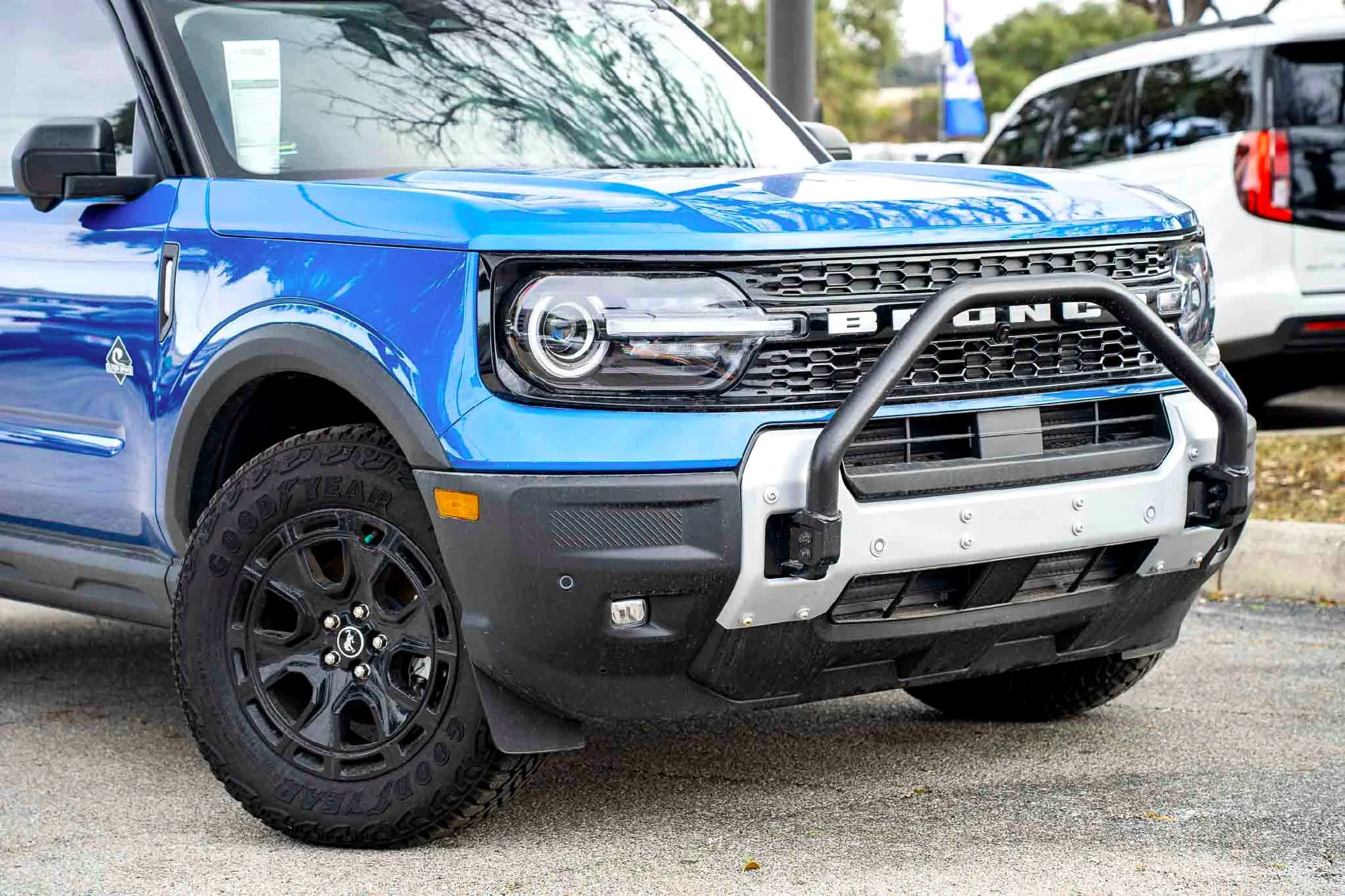 New 2025 Velocity Blue Metallic Ford Outer Banks image 3