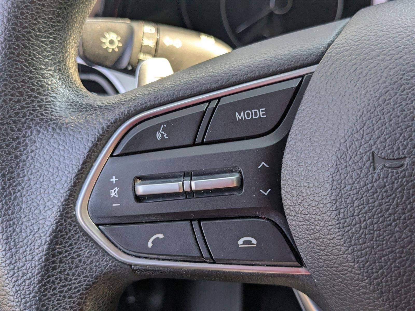 Certified Used 2021 Hyper White Hyundai SE image 17