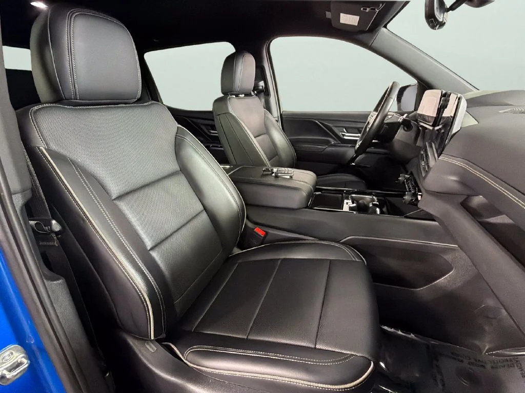 Used 2025 Riptide Blue Metallic Chevrolet LT - Extended Range image 35