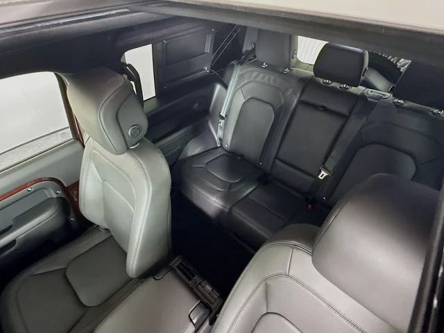 New 2026 Sedona Red Metallic Land Rover X-Dynamic SE image 14