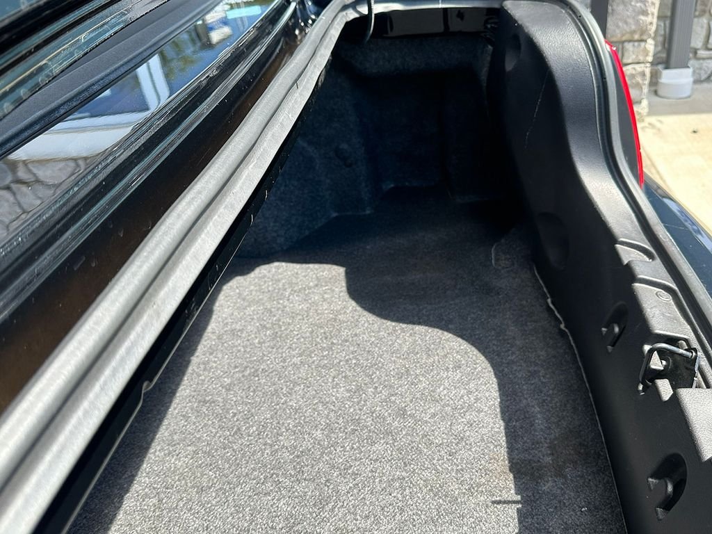 Used 2005 Black Ford  image 36