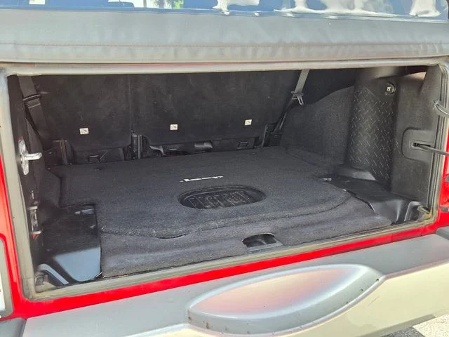Used 2015 Red Jeep Unlimited Sahara image 9