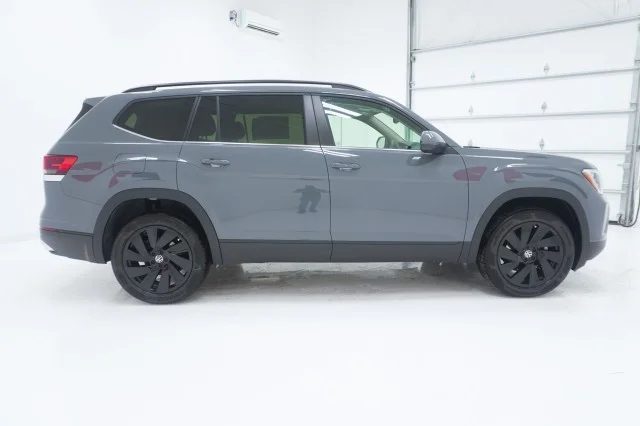 New 2026 Pure Gray Volkswagen 2.0T SE w/Technology image 4