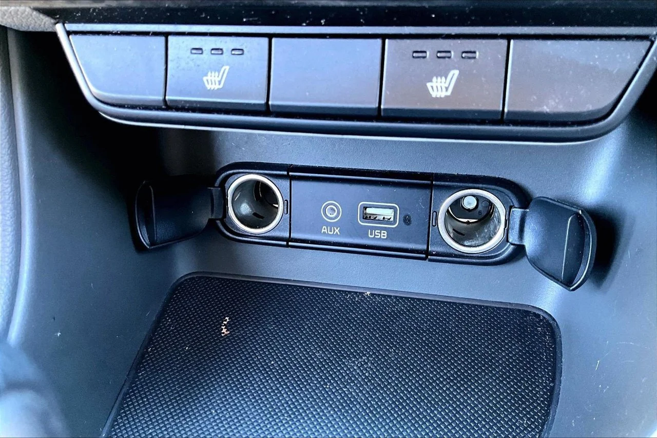 Used 2017 White Kia LX image 15