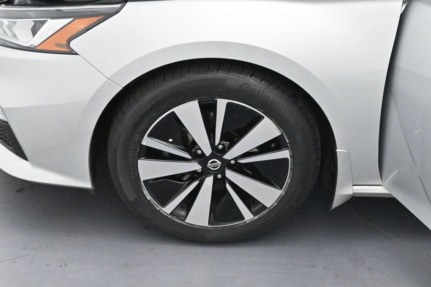 Used 2022 Brilliant Silver Metallic Nissan 2.5 SV image 27