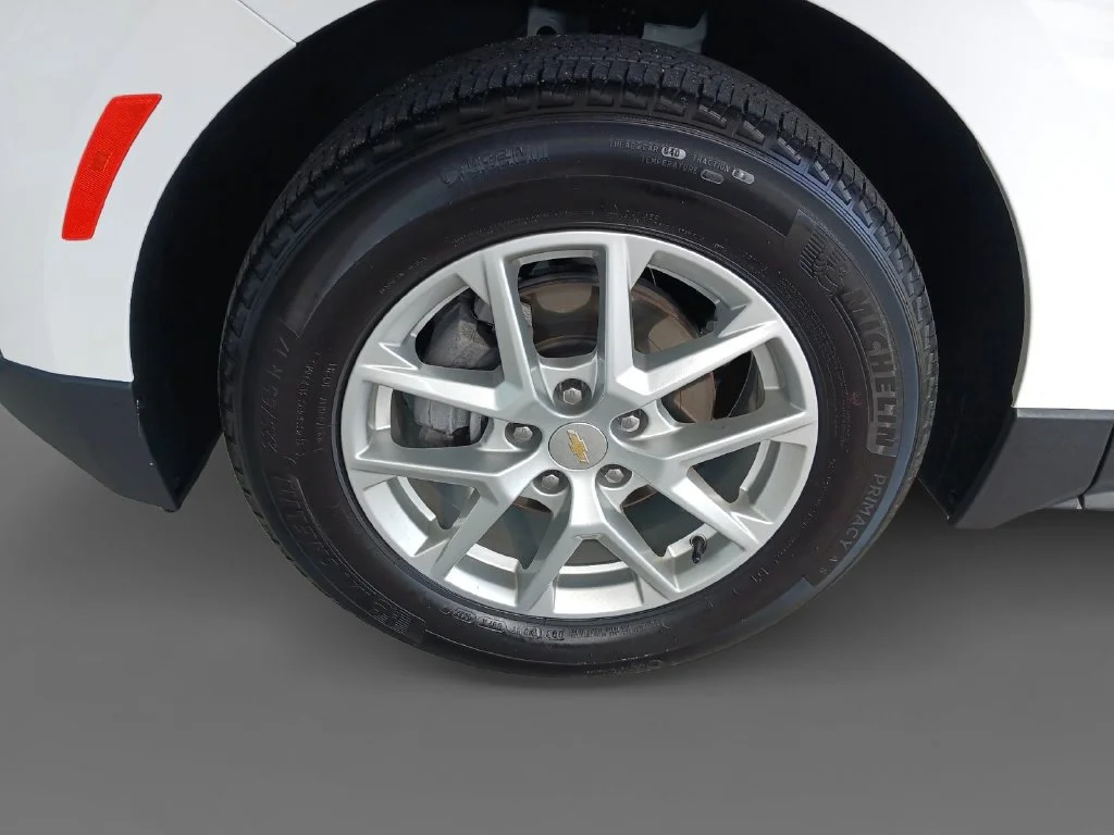 Used 2023 SUMMIT WHITE Chevrolet LT image 15