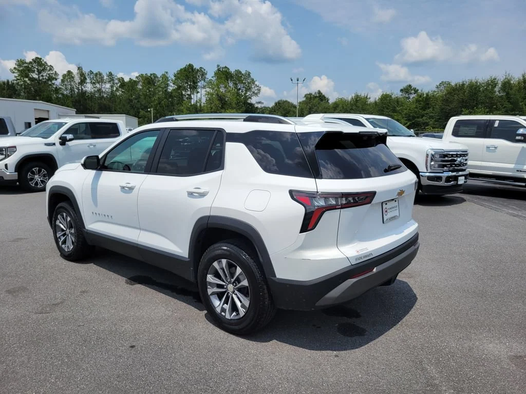 Used 2025 Summit White Chevrolet LT image 3