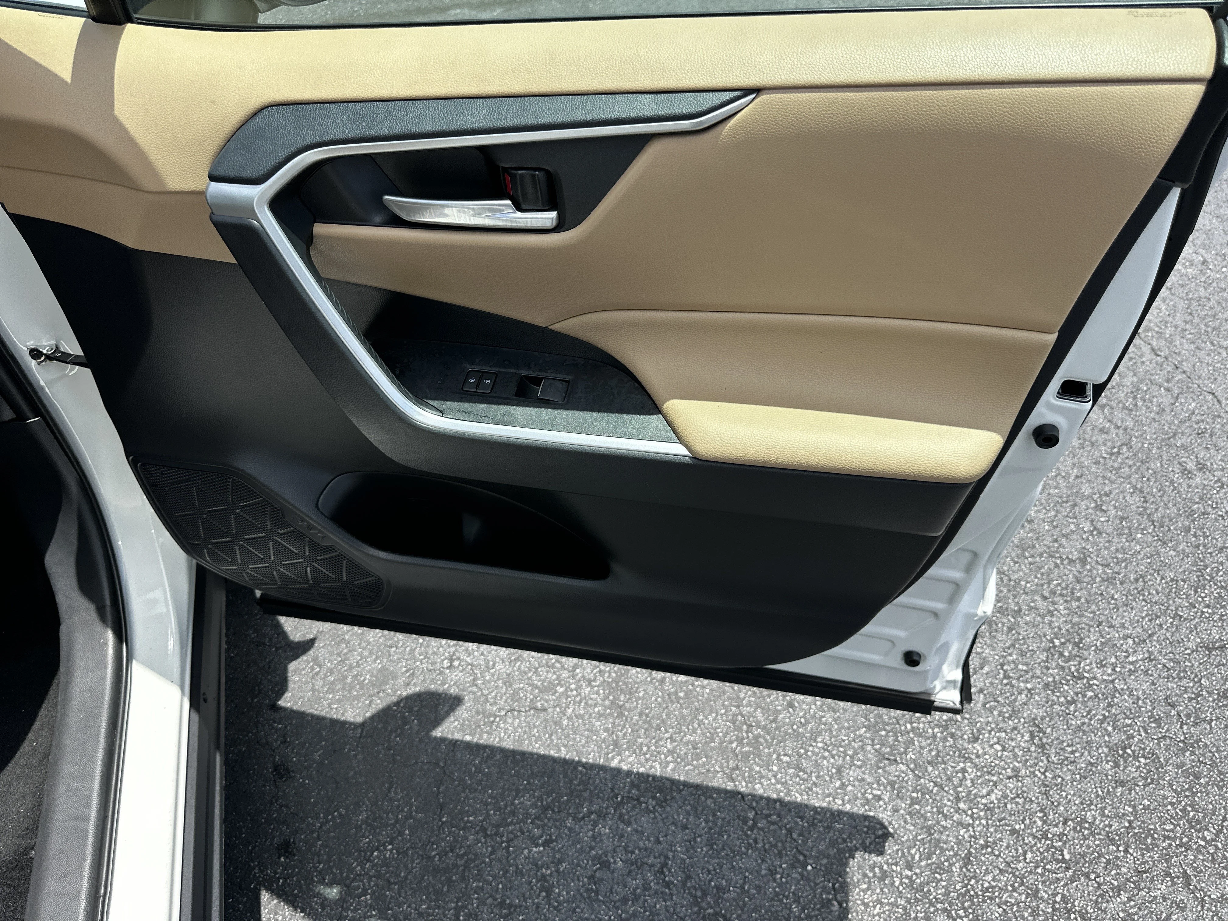 Used 2025 Ice Cap Toyota XLE image 14