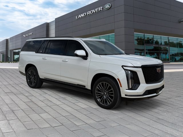Used 2025 White Cadillac Sport Platinum image 7